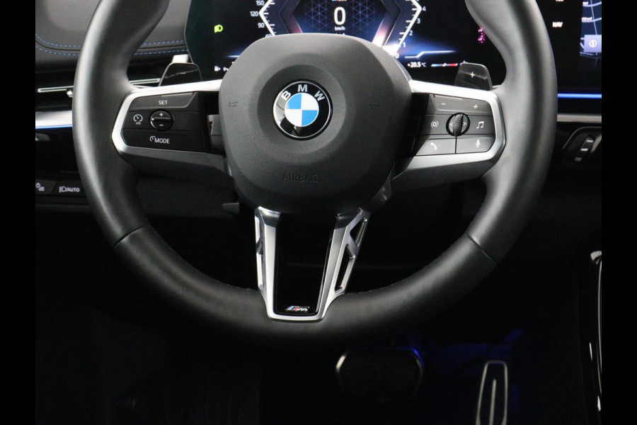 BMW X1 xDrive23i M-sport | Panoramadak | Head-up | Harman Kardon | Stuur/Stoelverwarming | 360 camera | Carplay | Memory | Climate control | Sfeerverlichting | Full LED | Leder / Alcantara