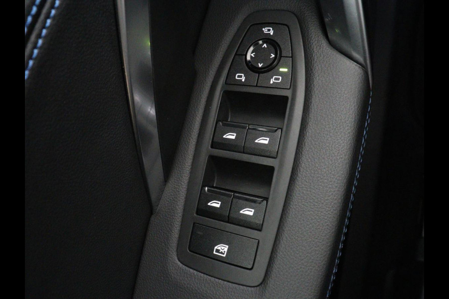 BMW X1 xDrive23i M-sport | Panoramadak | Head-up | Harman Kardon | Stuur/Stoelverwarming | 360 camera | Carplay | Memory | Climate control | Sfeerverlichting | Full LED | Leder / Alcantara