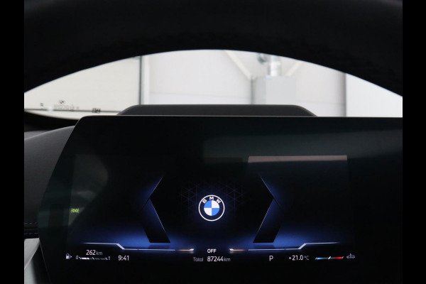 BMW X1 xDrive23i M-sport | Panoramadak | Head-up | Harman Kardon | Stuur/Stoelverwarming | 360 camera | Carplay | Memory | Climate control | Sfeerverlichting | Full LED | Leder / Alcantara