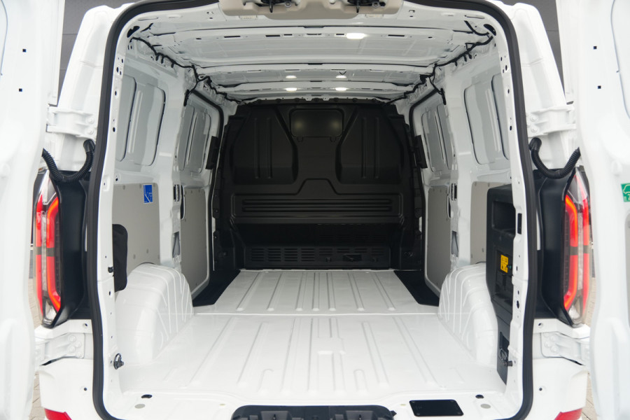 Ford E-Transit Custom 320 L1H1 Limited 71 kWh 218pk - 2x Schuifdeur - Trekhaak - Camera - Carplay - Rijklaar