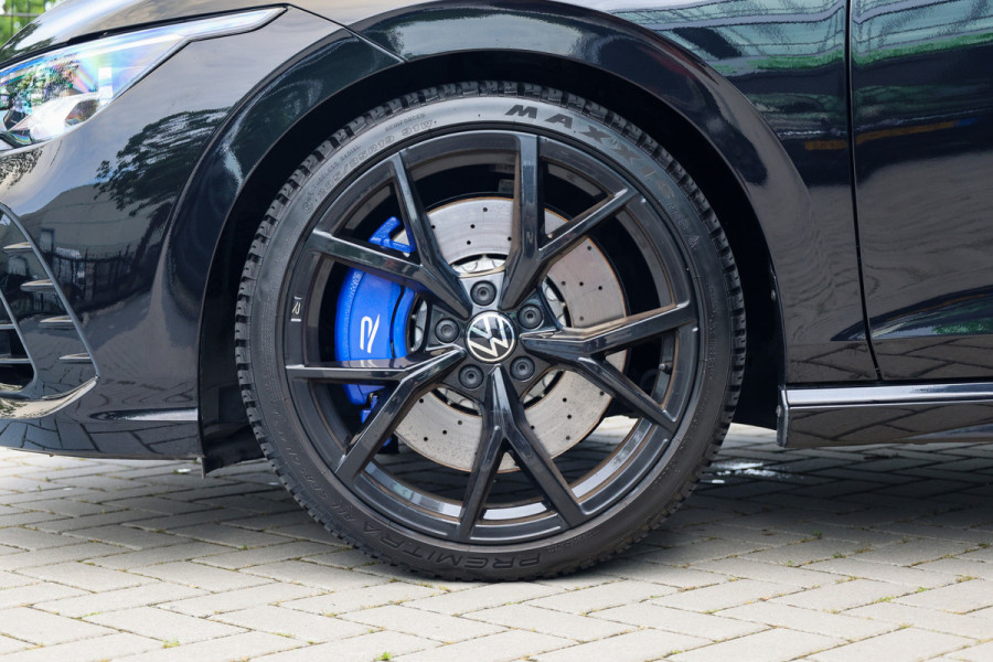 Volkswagen Golf 2.0 TSI R 4Motion | PANO | AKRAPOVIC | DODE HOEK | STUURVERW | IQ-LIGHT |