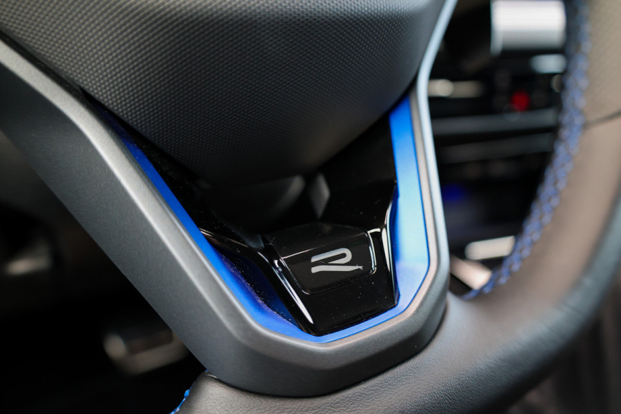 Volkswagen Golf 2.0 TSI R 4Motion | PANO | AKRAPOVIC | DODE HOEK | STUURVERW | IQ-LIGHT |