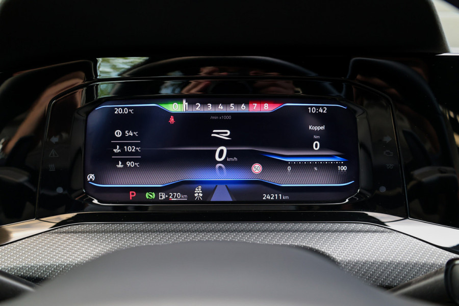 Volkswagen Golf 2.0 TSI R 4Motion | PANO | AKRAPOVIC | DODE HOEK | STUURVERW | IQ-LIGHT |