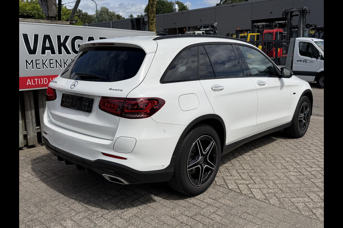 Mercedes-Benz GLC 300e 4MATIC AMG Line 19"/Luchtvering/Matrix LED/Keyless/Memory + stoelverwarming/Sfeerverlichting/Elektrische klep/Apple Carplay & Android Auto