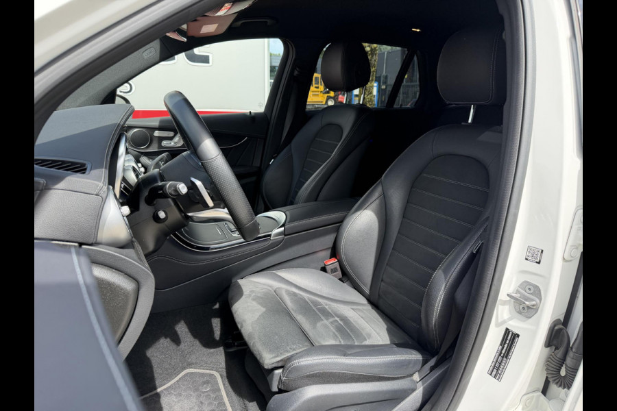 Mercedes-Benz GLC 300e 4MATIC AMG Line 19"/Luchtvering/Matrix LED/Keyless/Memory + stoelverwarming/Sfeerverlichting/Elektrische klep/Apple Carplay & Android Auto