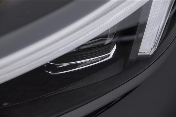 Volvo EX40 252PK Automaat Ext. Range Ultra Black Edition / Adaptieve koplampen / Panoramadak / 360 Camera / Apple carplay / Android auto / Elektrisch bedienbare voorstoelen / Pilot assist / Adaptive cruise control / Harman kardon audio / Stoelverwarming voor / Warmtepomp