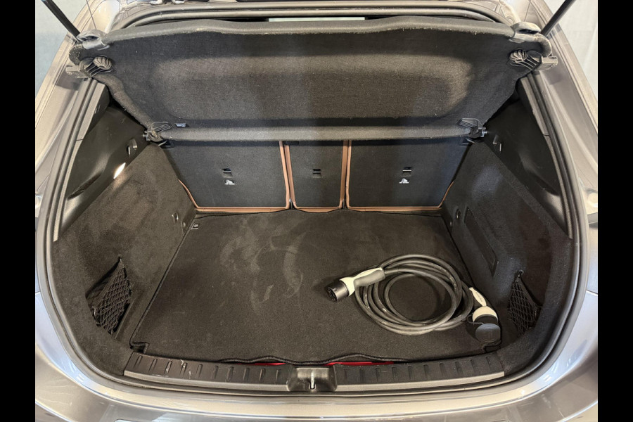 Mercedes-Benz GLA 250 e Business Solution Luxury Limited 18"/Trekhaak/Sfeerverlichting/Camera/PDC v+a/Apple Carplay & Android Auto