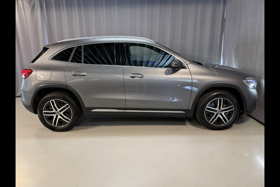 Mercedes-Benz GLA 250 e Business Solution Luxury Limited 18"/Trekhaak/Sfeerverlichting/Camera/PDC v+a/Apple Carplay & Android Auto