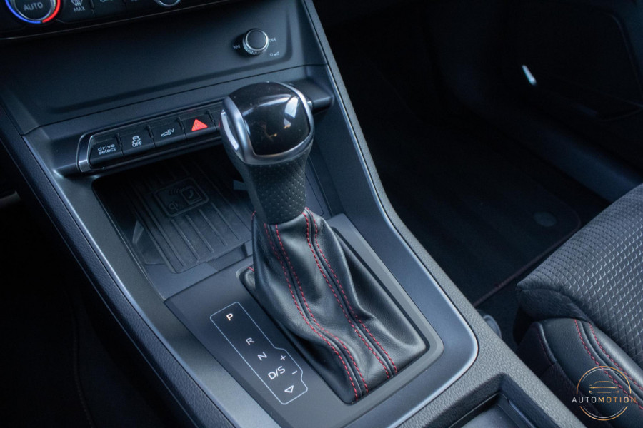 Audi Q3 Sportback 45 TFSIe S line B&O Camera Sfeerverlichting Trekhaak Rode Stiksels