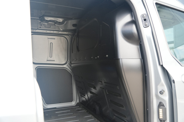 Ford E-Transit Courier Limited 44 kWh 136pk - Trekhaak - Stoel/Stuurverwarming - ACC - Blindspot - Camera - Rijklaar