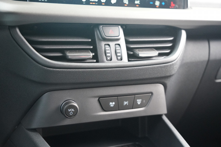Ford E-Transit Courier Limited 44 kWh 136pk - Trekhaak - Stoel/Stuurverwarming - ACC - Blindspot - Camera - Rijklaar