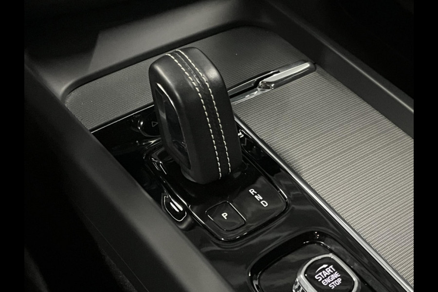 Volvo XC60 2.0 T6 Plug-in hybrid AWD Ultimate Dark Trekhaak | Bowers & Wilkins | Adapt. cruise | Open dak | 360 camera | Head-up | Stoel-/stuurverwarming | Memory