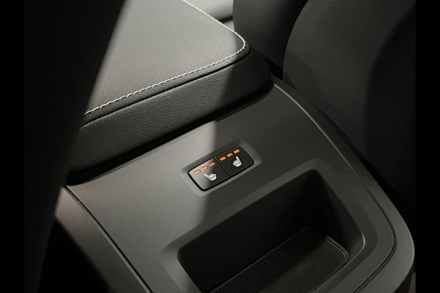 Volvo XC60 2.0 T6 Plug-in hybrid AWD Ultimate Dark Trekhaak | Bowers & Wilkins | Adapt. cruise | Open dak | 360 camera | Head-up | Stoel-/stuurverwarming | Memory