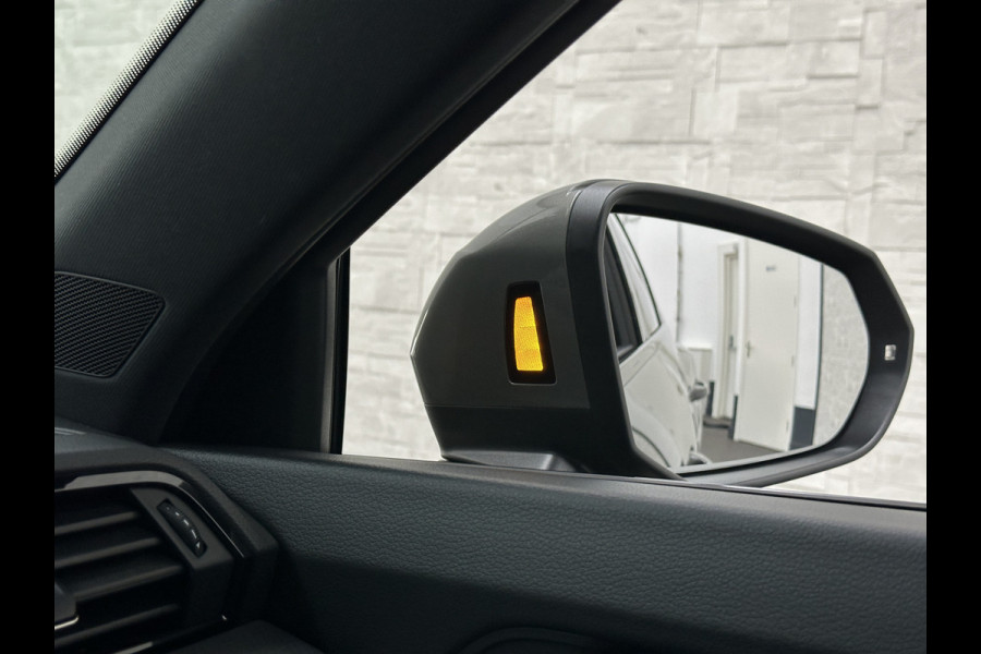 Audi Q3 Sportback 45 TFSI e 245pk S-Line | ACC | Trekhaak | Navi Plus | Lane Assist | Dodehoek | Carplay | LED | Stoelverwarming | Climate-Control | Interieur-Voorverwarming | Bovag Garantie |