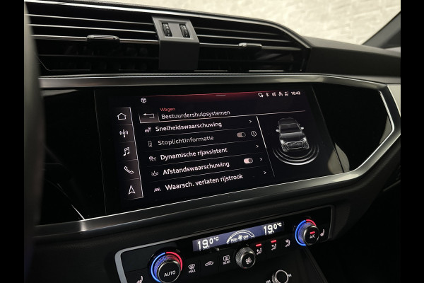 Audi Q3 Sportback 45 TFSI e 245pk S-Line | ACC | Trekhaak | Navi Plus | Lane Assist | Dodehoek | Carplay | LED | Stoelverwarming | Climate-Control | Interieur-Voorverwarming | Bovag Garantie |
