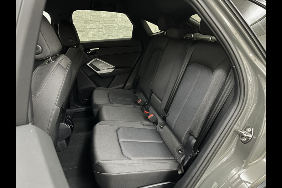 Audi Q3 Sportback 45 TFSI e 245pk S-Line | ACC | Trekhaak | Navi Plus | Lane Assist | Dodehoek | Carplay | LED | Stoelverwarming | Climate-Control | Interieur-Voorverwarming | Bovag Garantie |