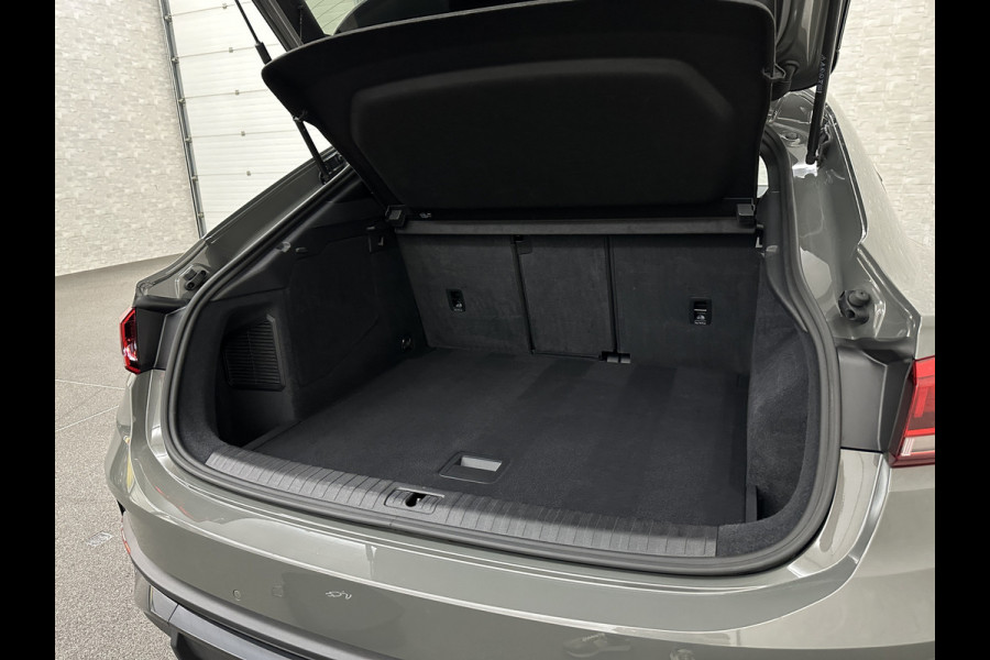 Audi Q3 Sportback 45 TFSI e 245pk S-Line | ACC | Trekhaak | Navi Plus | Lane Assist | Dodehoek | Carplay | LED | Stoelverwarming | Climate-Control | Interieur-Voorverwarming | Bovag Garantie |