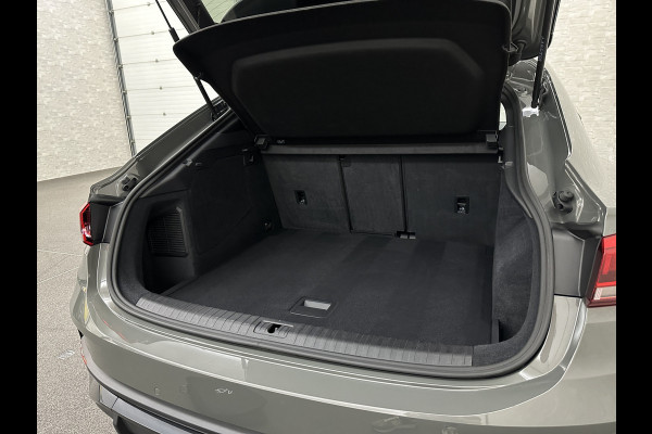 Audi Q3 Sportback 45 TFSI e 245pk S-Line | ACC | Trekhaak | Navi Plus | Lane Assist | Dodehoek | Carplay | LED | Stoelverwarming | Climate-Control | Interieur-Voorverwarming | Bovag Garantie |
