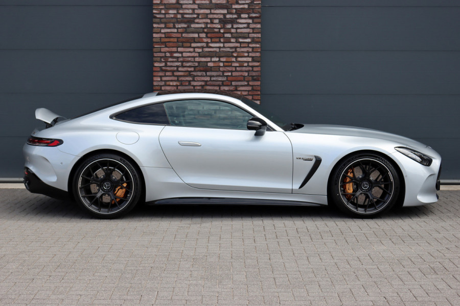 Mercedes-Benz AMG GT AMG 63 4MATIC+ Coupé | Keramisch | Carbon | AMG Dynamic+ | Achterasbesturing | Panoramadak | Performance-Stoelen | Multicountourstoelen | Burmester | Distronic+ |