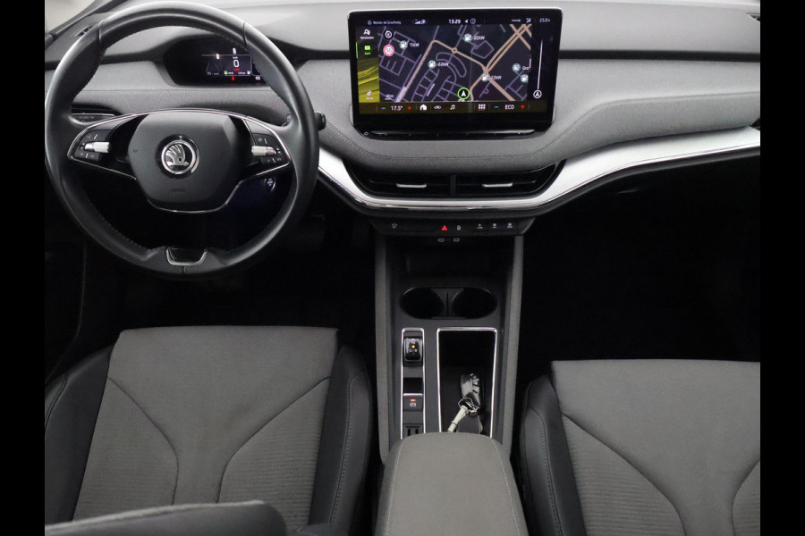 Škoda ENYAQ iV 60 Two-Tone 400 km actieradius! | Navigatie | Parkeersensoren | Privacy Glass |