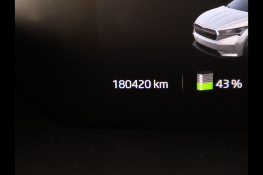 Škoda ENYAQ iV 60 Two-Tone 400 km actieradius! | Navigatie | Parkeersensoren | Privacy Glass |
