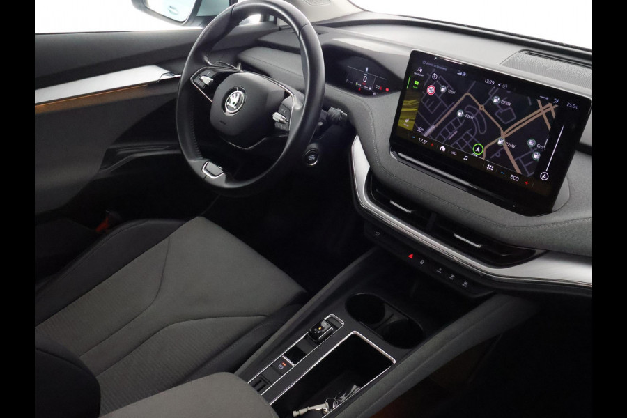 Škoda ENYAQ iV 60 Two-Tone 400 km actieradius! | Navigatie | Parkeersensoren | Privacy Glass |