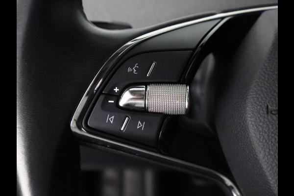 Škoda ENYAQ iV 60 Two-Tone 400 km actieradius! | Navigatie | Parkeersensoren | Privacy Glass |