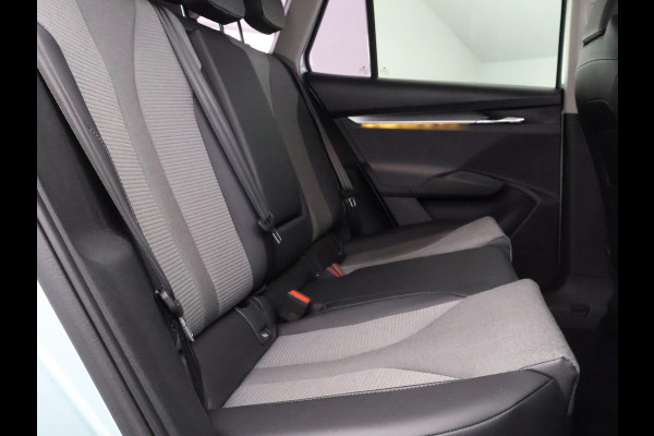 Škoda ENYAQ iV 60 Two-Tone 400 km actieradius! | Navigatie | Parkeersensoren | Privacy Glass |