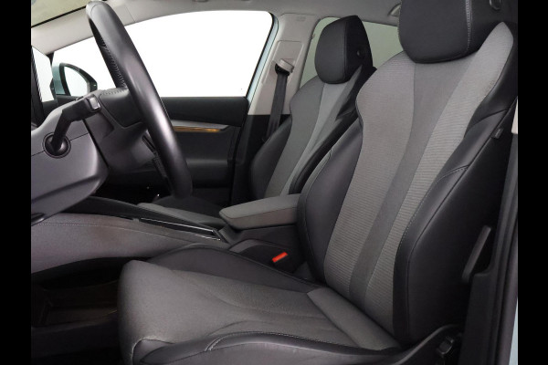 Škoda ENYAQ iV 60 Two-Tone 400 km actieradius! | Navigatie | Parkeersensoren | Privacy Glass |
