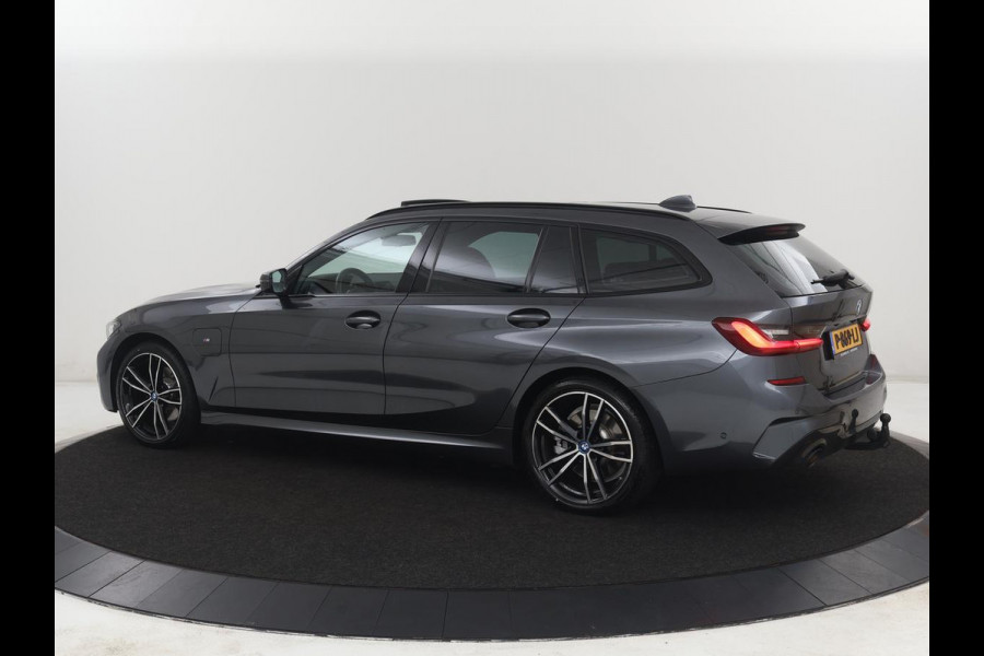 BMW 3 Serie Touring 320e Business Edition Plus M-sport | 84,4% SOH | Panoramadak | Leder | Elektrische trekhaak | Camera | Park assist | Cruise control | Carplay | Sfeerverlichting |