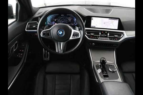 BMW 3 Serie Touring 320e Business Edition Plus M-sport | 84,4% SOH | Panoramadak | Leder | Elektrische trekhaak | Camera | Park assist | Cruise control | Carplay | Sfeerverlichting |