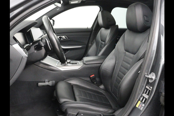 BMW 3 Serie Touring 320e Business Edition Plus M-sport | 84,4% SOH | Panoramadak | Leder | Elektrische trekhaak | Camera | Park assist | Cruise control | Carplay | Sfeerverlichting |