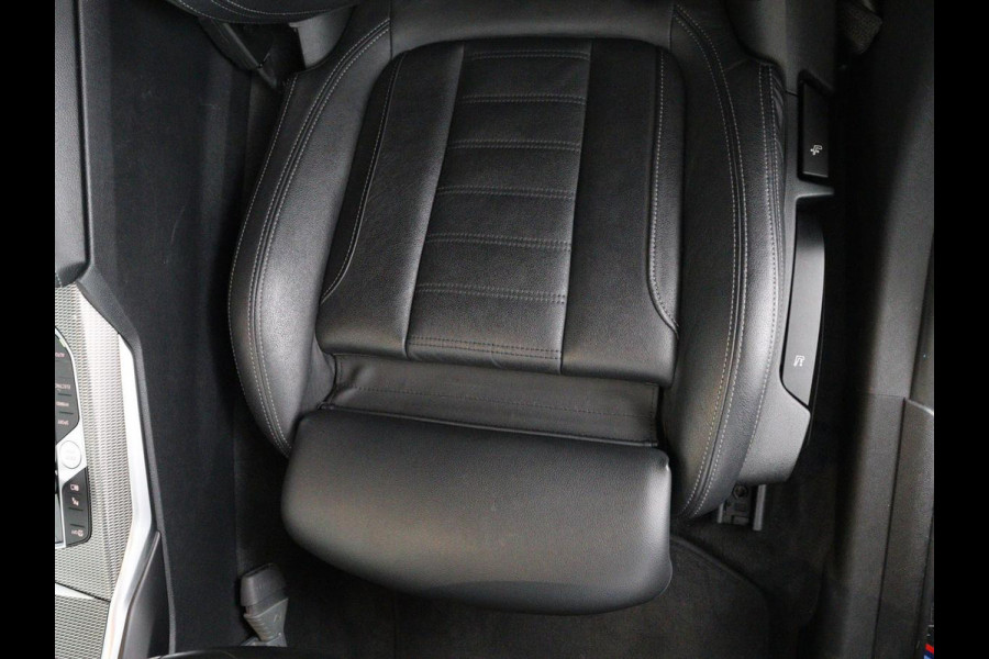 BMW 3 Serie Touring 320e Business Edition Plus M-sport | 84,4% SOH | Panoramadak | Leder | Elektrische trekhaak | Camera | Park assist | Cruise control | Carplay | Sfeerverlichting |