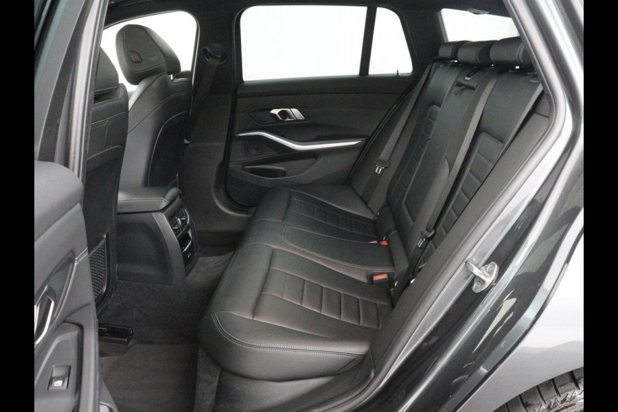BMW 3 Serie Touring 320e Business Edition Plus M-sport | 84,4% SOH | Panoramadak | Leder | Elektrische trekhaak | Camera | Park assist | Cruise control | Carplay | Sfeerverlichting |