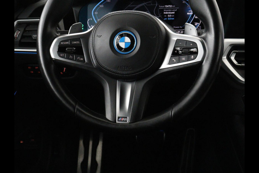 BMW 3 Serie Touring 320e Business Edition Plus M-sport | 84,4% SOH | Panoramadak | Leder | Elektrische trekhaak | Camera | Park assist | Cruise control | Carplay | Sfeerverlichting |