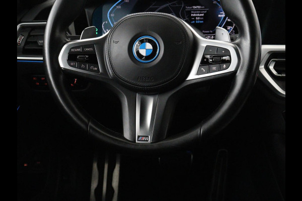 BMW 3 Serie Touring 320e Business Edition Plus M-sport | 84,4% SOH | Panoramadak | Leder | Elektrische trekhaak | Camera | Park assist | Cruise control | Carplay | Sfeerverlichting |