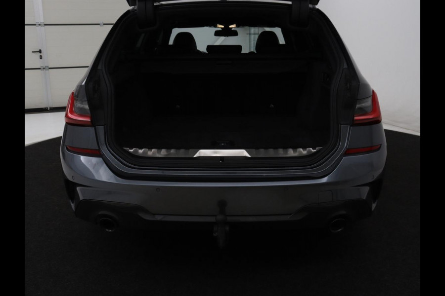 BMW 3 Serie Touring 320e Business Edition Plus M-sport | 84,4% SOH | Panoramadak | Leder | Elektrische trekhaak | Camera | Park assist | Cruise control | Carplay | Sfeerverlichting |