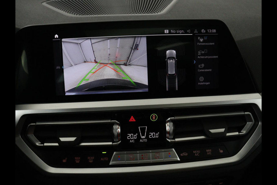 BMW 3 Serie Touring 320e Business Edition Plus M-sport | 84,4% SOH | Panoramadak | Leder | Elektrische trekhaak | Camera | Park assist | Cruise control | Carplay | Sfeerverlichting |