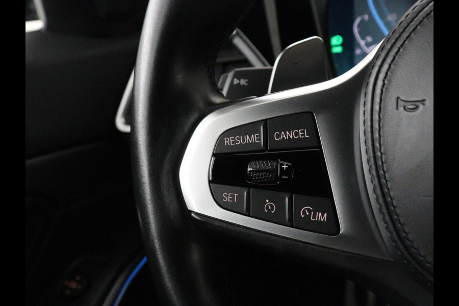 BMW 3 Serie Touring 320e Business Edition Plus M-sport | 84,4% SOH | Panoramadak | Leder | Elektrische trekhaak | Camera | Park assist | Cruise control | Carplay | Sfeerverlichting |