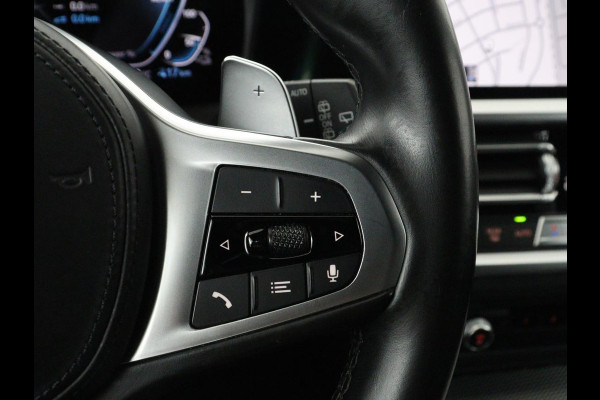 BMW 3 Serie Touring 320e Business Edition Plus M-sport | 84,4% SOH | Panoramadak | Leder | Elektrische trekhaak | Camera | Park assist | Cruise control | Carplay | Sfeerverlichting |
