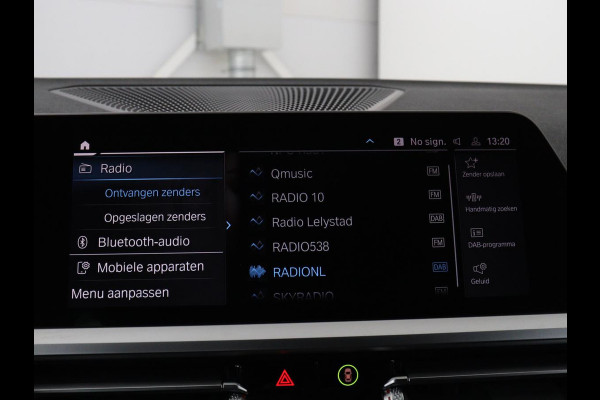 BMW 3 Serie Touring 320e Business Edition Plus M-sport | 84,4% SOH | Panoramadak | Leder | Elektrische trekhaak | Camera | Park assist | Cruise control | Carplay | Sfeerverlichting |