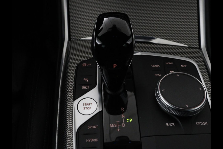 BMW 3 Serie Touring 320e Business Edition Plus M-sport | 84,4% SOH | Panoramadak | Leder | Elektrische trekhaak | Camera | Park assist | Cruise control | Carplay | Sfeerverlichting |