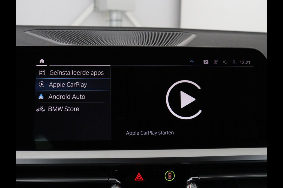 BMW 3 Serie Touring 320e Business Edition Plus M-sport | 84,4% SOH | Panoramadak | Leder | Elektrische trekhaak | Camera | Park assist | Cruise control | Carplay | Sfeerverlichting |