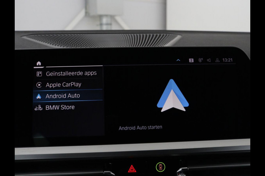 BMW 3 Serie Touring 320e Business Edition Plus M-sport | 84,4% SOH | Panoramadak | Leder | Elektrische trekhaak | Camera | Park assist | Cruise control | Carplay | Sfeerverlichting |