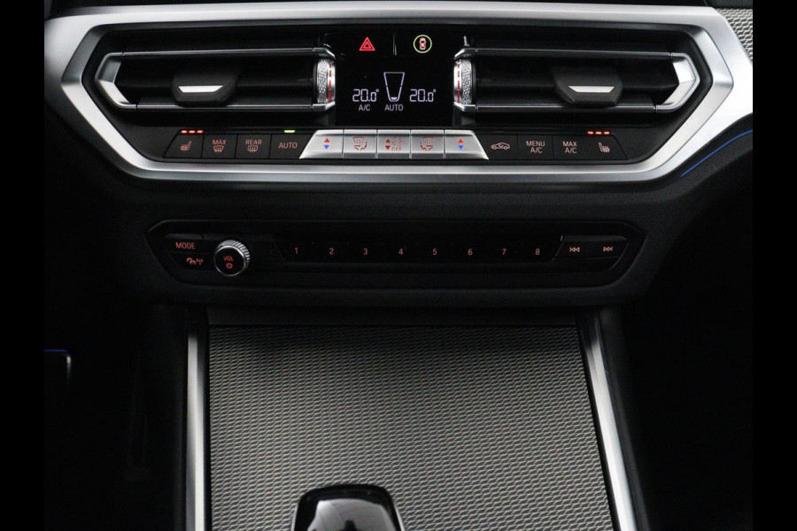 BMW 3 Serie Touring 320e Business Edition Plus M-sport | 84,4% SOH | Panoramadak | Leder | Elektrische trekhaak | Camera | Park assist | Cruise control | Carplay | Sfeerverlichting |