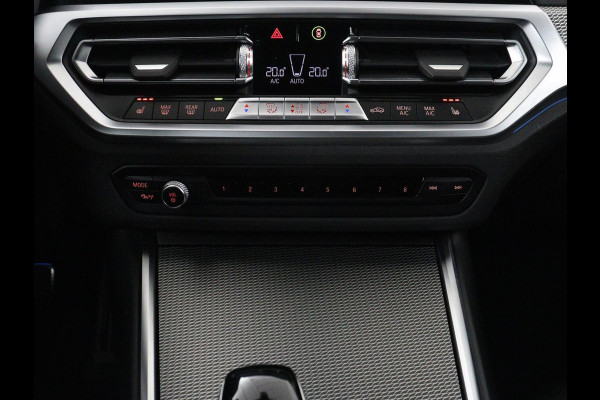 BMW 3 Serie Touring 320e Business Edition Plus M-sport | 84,4% SOH | Panoramadak | Leder | Elektrische trekhaak | Camera | Park assist | Cruise control | Carplay | Sfeerverlichting |