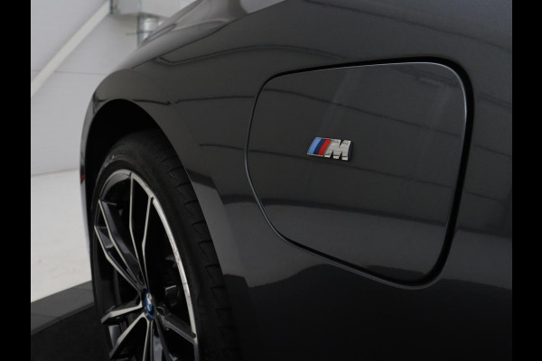 BMW 3 Serie Touring 320e Business Edition Plus M-sport | 84,4% SOH | Panoramadak | Leder | Elektrische trekhaak | Camera | Park assist | Cruise control | Carplay | Sfeerverlichting |