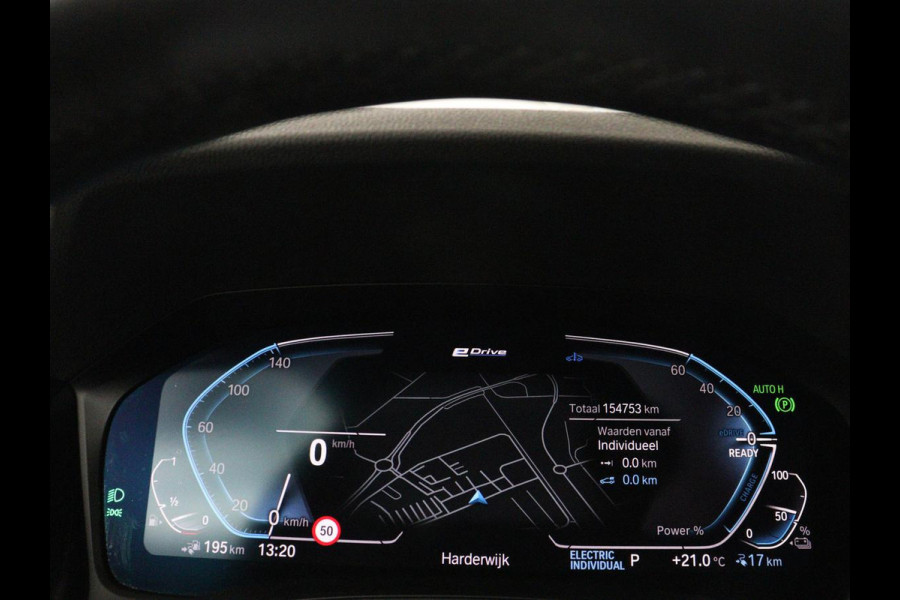 BMW 3 Serie Touring 320e Business Edition Plus M-sport | 84,4% SOH | Panoramadak | Leder | Elektrische trekhaak | Camera | Park assist | Cruise control | Carplay | Sfeerverlichting |