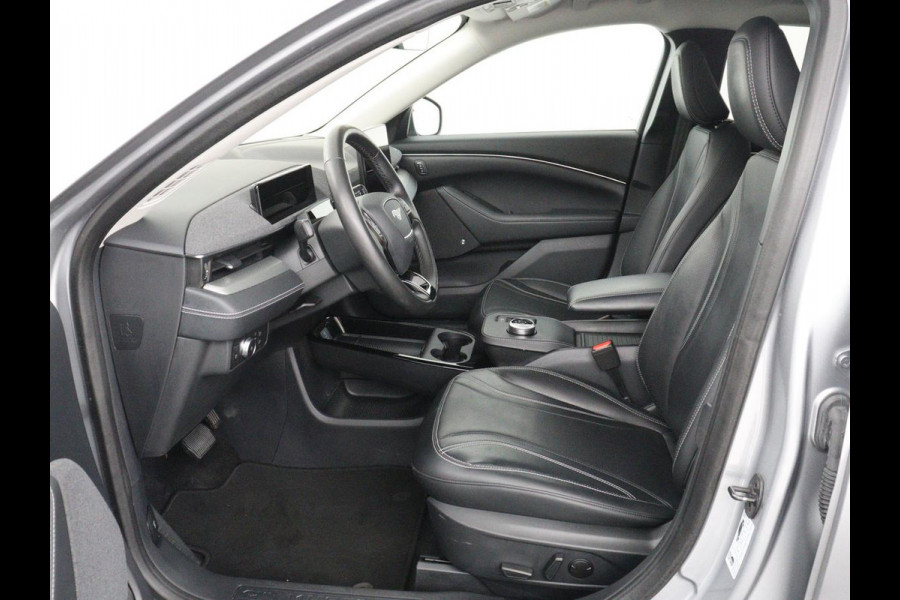 Ford Mustang Mach-E Extended RWD 98 kWh | SOH 93,5% | Panoramadak | Trekhaak | 360 Camera | Adaptive cruise control | DAB radio | Stoel & stuurverwarming | Carplay | Bang & Olufsen | Climate control | Keyless | Navigatie