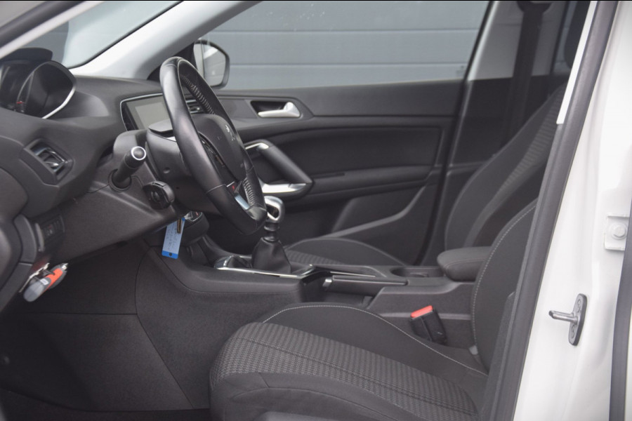 Peugeot 308 SW 1.2 PureTech Blue Lease Executive PANORAMADAK/APPLE CARPLAY/DEALER ONDERHOUDEN